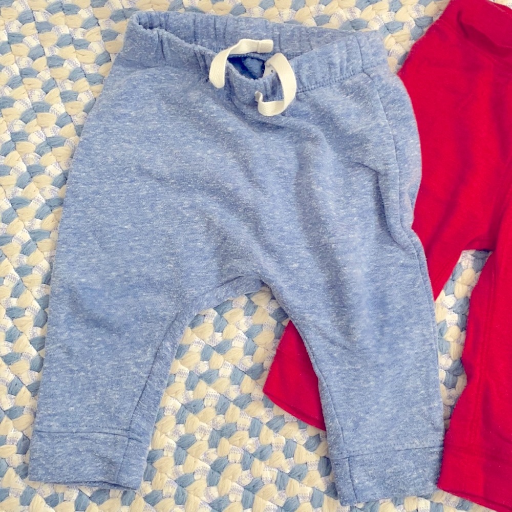 3x Old Navy pants in 6-12mo - Picture 2 of 7